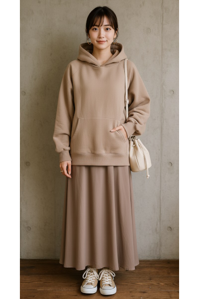 メンズライクなオーバーサイズパーカー×フレアスカート