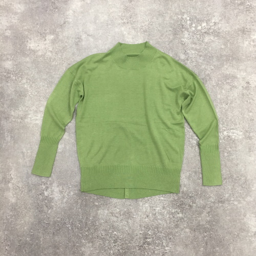 DoCLASSEシルクフィール・ボタンデザインセーター